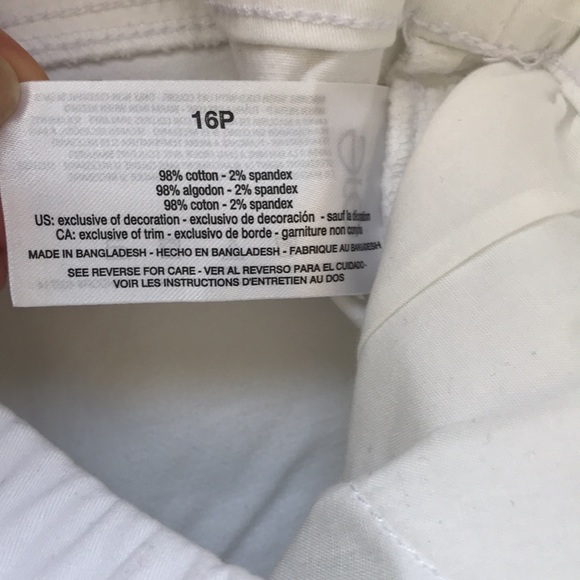 NEW Gloria Vanderbilt Pull On Bermuda Short. 16P - Picture 5 of 5